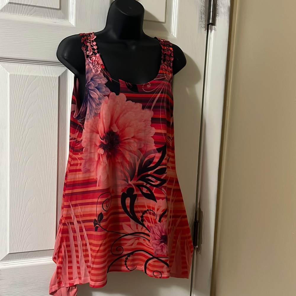 Gorgeous lace accented tank top